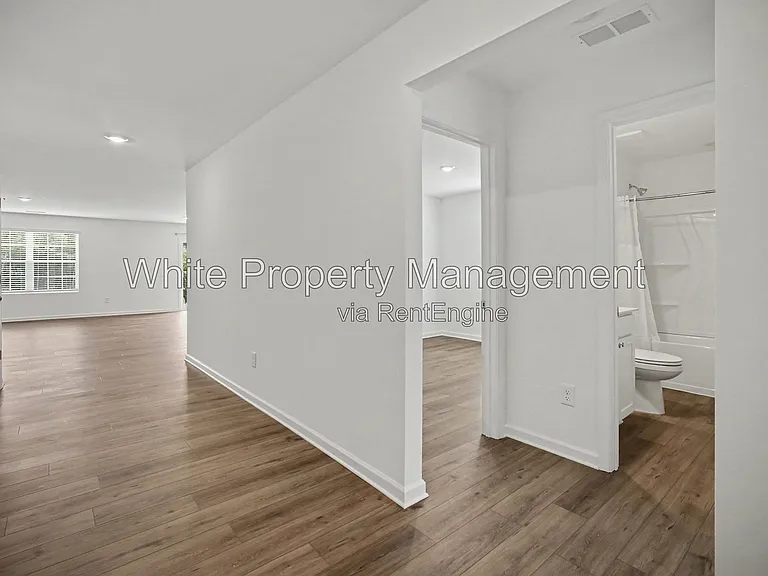 319 W 18th St — Photo 12