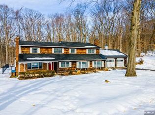 157 Iroquois Ave, Oakland, NJ 07436