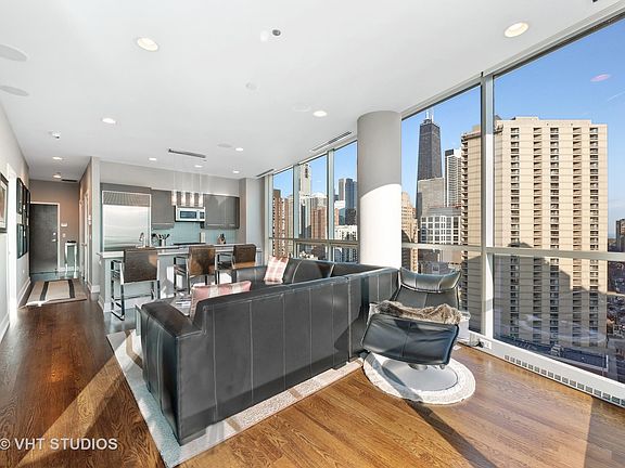 4th image of 110 W Superior St #1601
