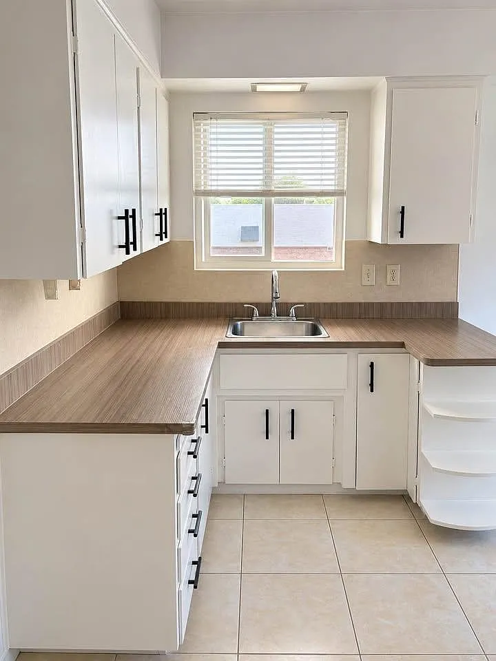 4 bed, 2200 sqft, $4,200 — Photo 3