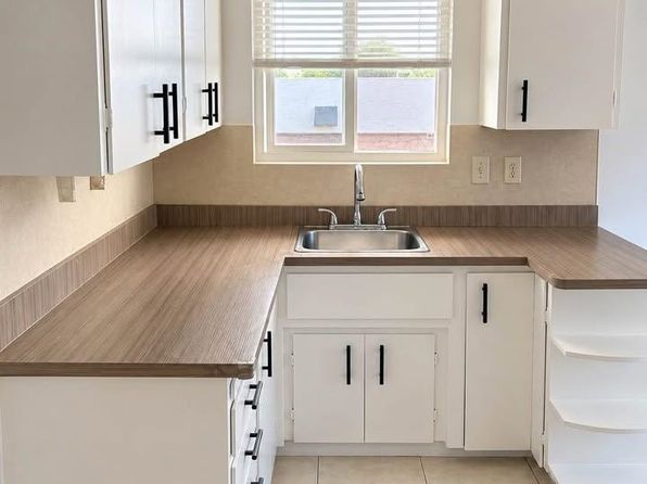 4 bedroom rental in Vancouver — photo 2