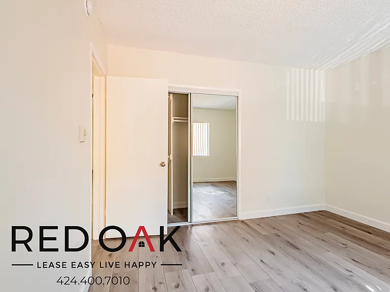 1545 N Bronson Ave #105 — Photo 9