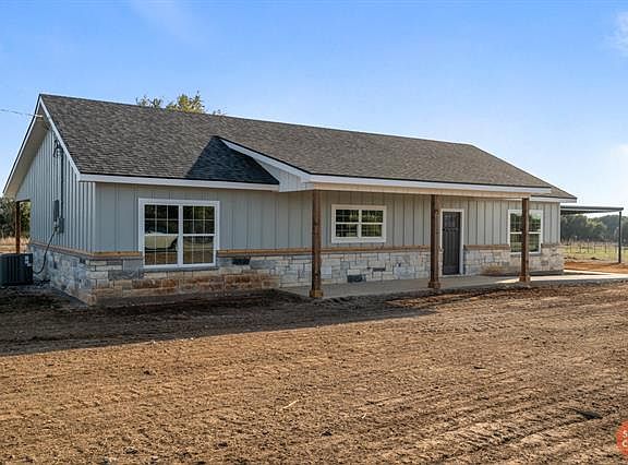3rd image of 106 Fox Hollow Ln