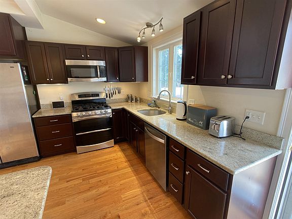 2nd image of 9 Winthrop Ct #2