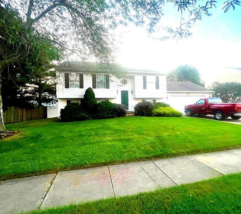 1st image of 6 Shamrock Ave
