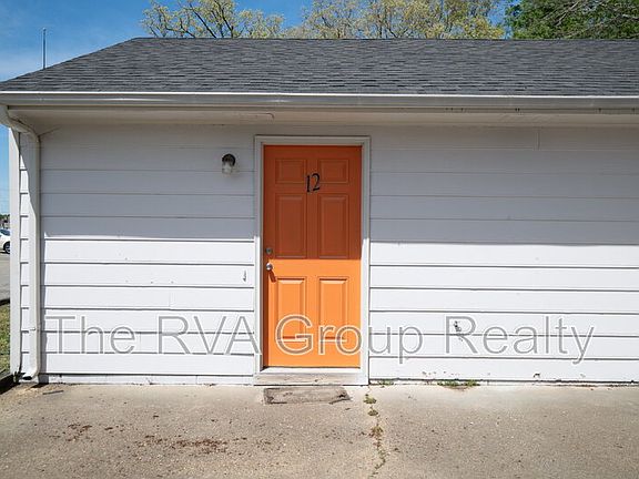 5th image of 3805 Woodlawn St Unit 12