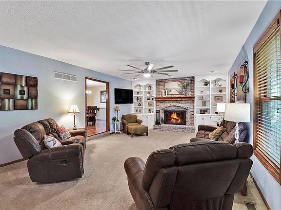5th image of 18100 E Cliff Dr