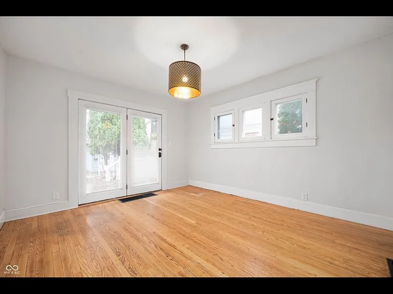 415 S Grand Ave — Photo 6