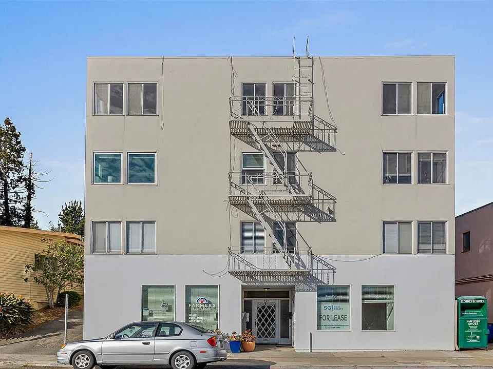 367-371 Colusa Ave
