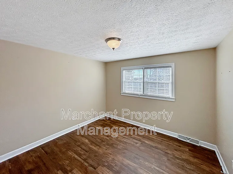 102 Longview Ter — Photo 13