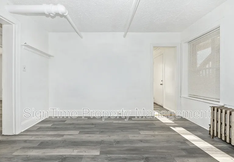 220 Summit Ave #BASEMENT — Photo 9