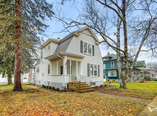 251 Maple St, Hinckley, IL 60520