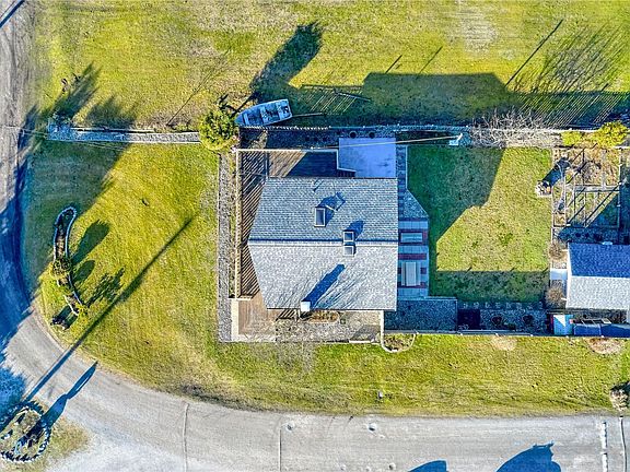3rd image of 678 Freeman Ln