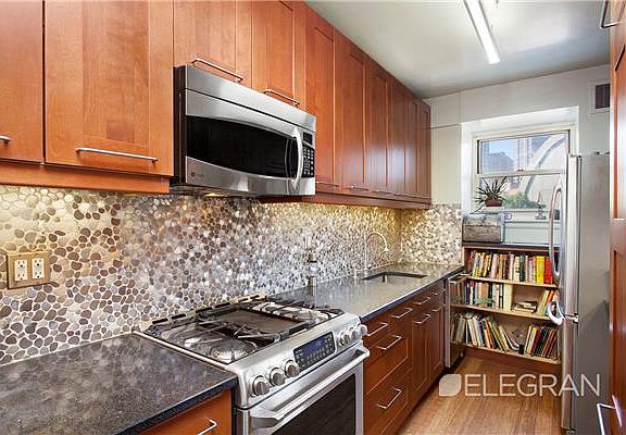 4th image of 200 E End Ave APT 4E