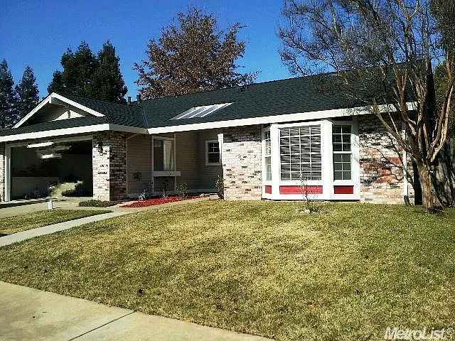 5911 Laguna Villa Way photo 1