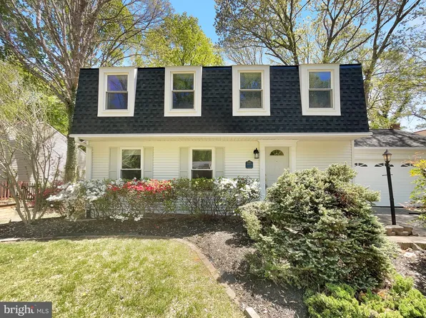 15803 Edgewood Dr, Dumfries, VA 22025