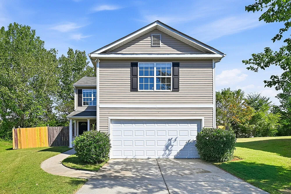 3 bed, 2.5 bath, 1720 sqft, $1,955 — Photo 1