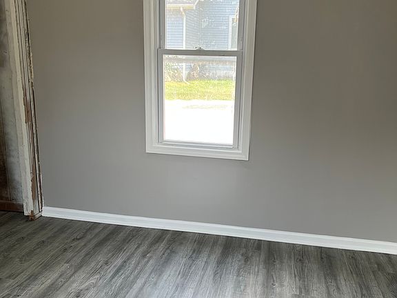 4th image of 1039 Plum St