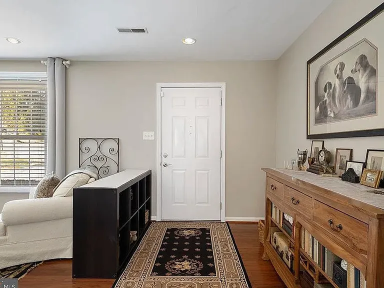 427 Foxcroft Rd — Photo 2