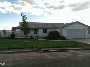 6408 Hilltop Dr, Yakima, WA 98901