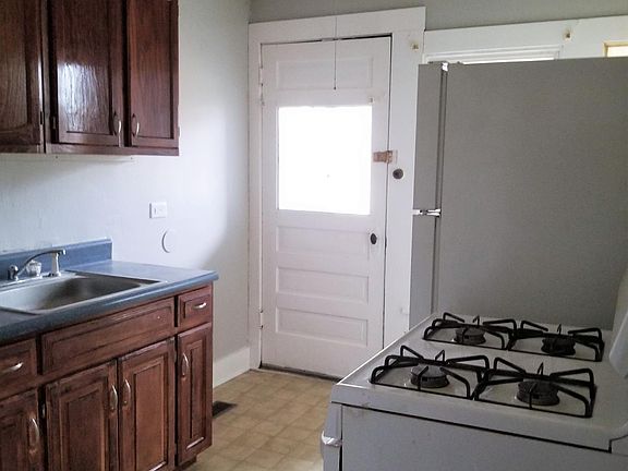 4th image of 114 N Leonard St APT 2