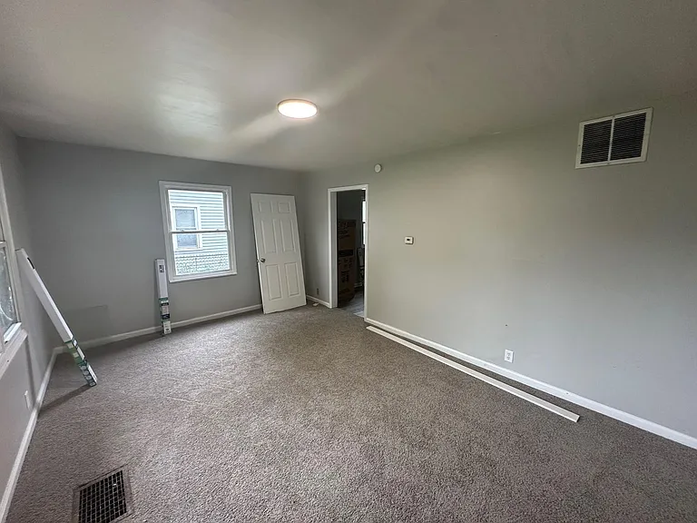 2105 S Vine St — Photo 3