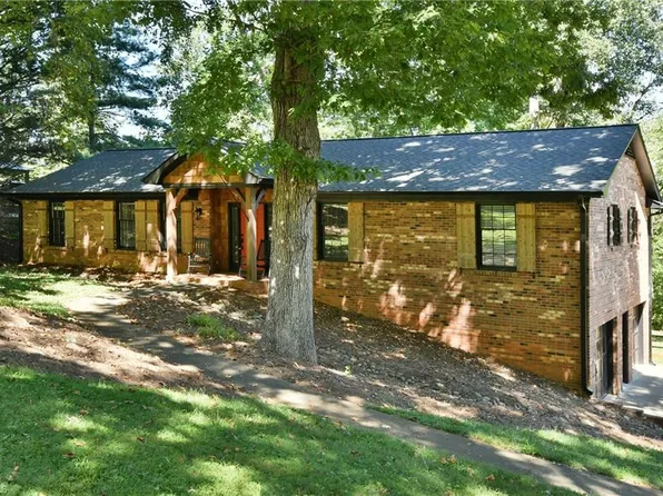 6984 Bridgewood Rd, Clemmons, NC 27012