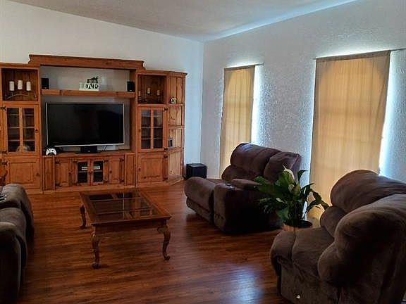 3rd image of 4029 Dogwood Ln