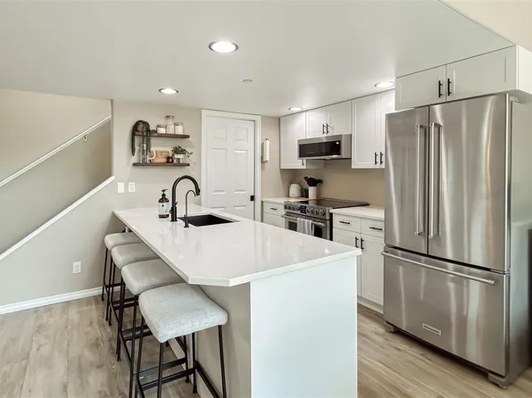 2823 Jacklin Rd #403, Langford, BC V9B 3Y1