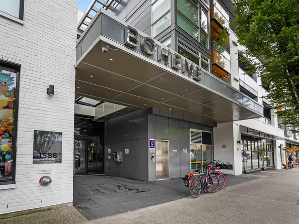 1588 Hastings St E #211, Vancouver, BC V5L 0B8