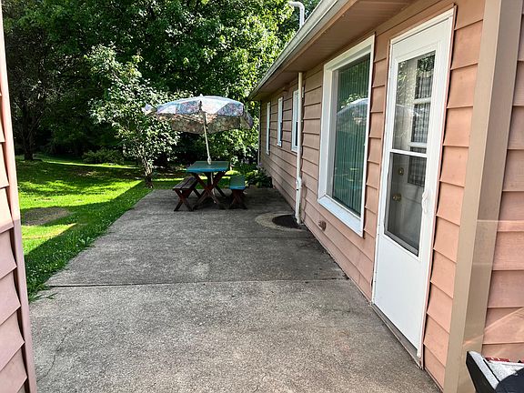 2nd image of 404 Kentucky Ave