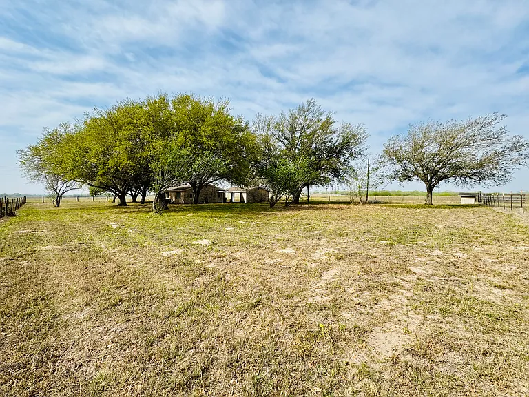 1185 FM 1540 — Photo 26