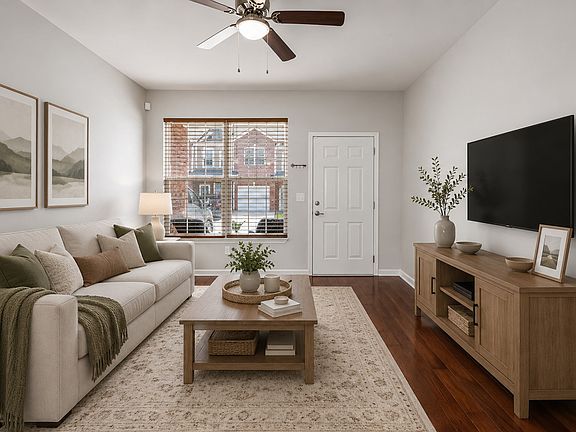 3rd image of 1605 Villa Cir