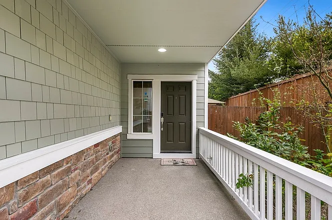 4 bed, 2.5 bath, 2396 sqft, $3,800 — Photo 2