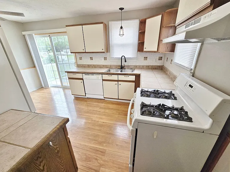 125 Grant Dr — Photo 11