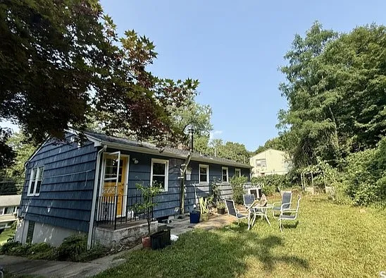 3 bed, 1040 sqft, $2,500 — Photo 3