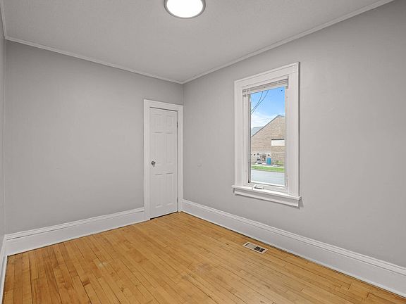 5th image of 3400 Elliot Ave #3