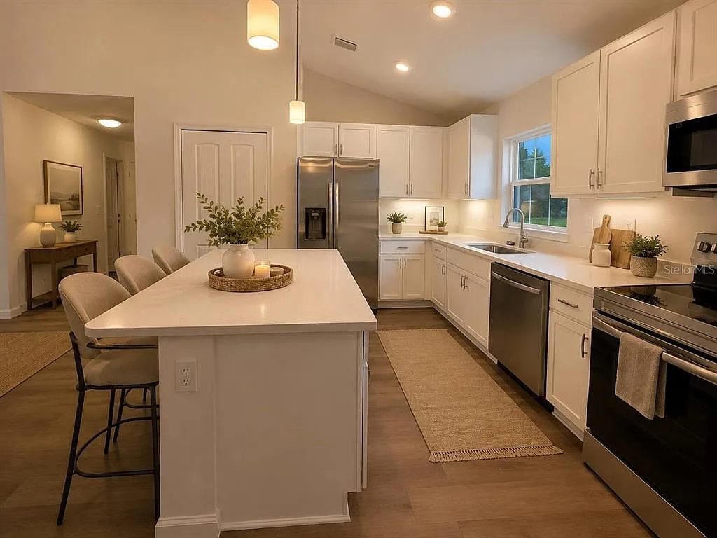 3 bed, 2.0 bath, 1504 sqft, $2,400 — Photo 4