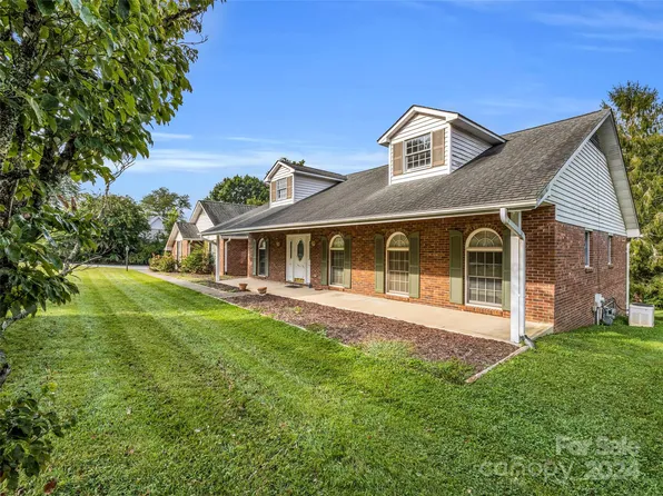 116 Mountain Valley Dr, Hendersonville, NC 28739