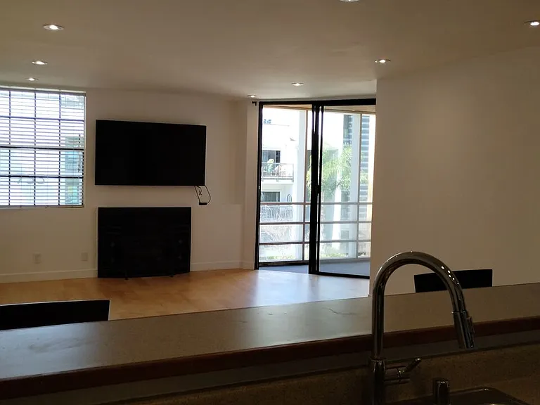 740 N Kings Rd #224 — Photo 6