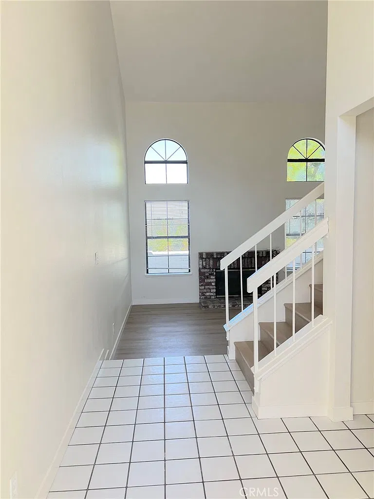 3 bed, 2.5 bath, 1200 sqft, $3,700 — Photo 3