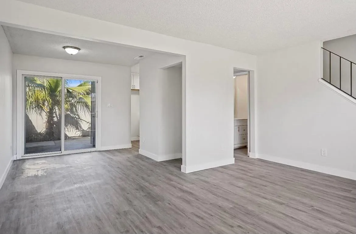 2 bed, 876 sqft, $2,100 — Photo 4