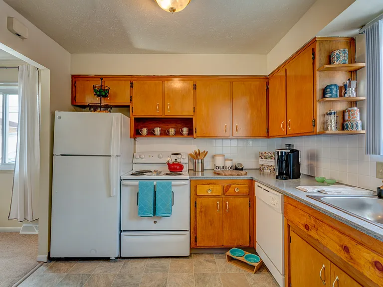 Euclid Apartments — Photo 18