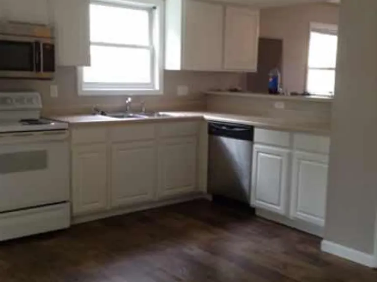 3351 S Oaklawn Cir — Photo 4