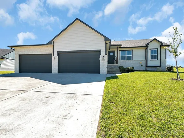 1438 N Emerald Valley Dr, Mulvane, KS 67110