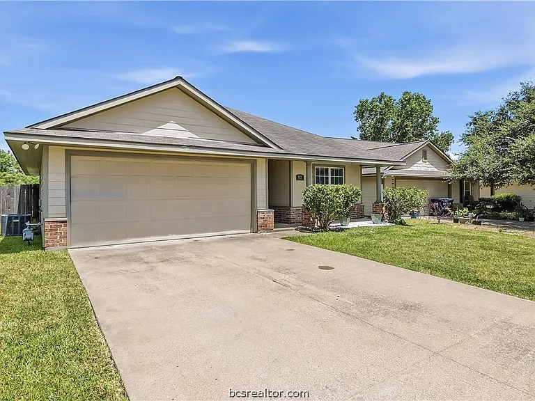 921 Windmeadows Dr — Photo 2