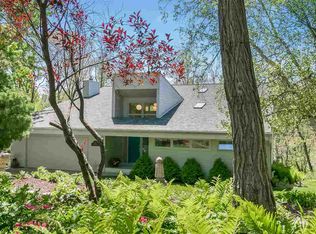 17 Valley View Knl NE, Iowa City, IA 52240