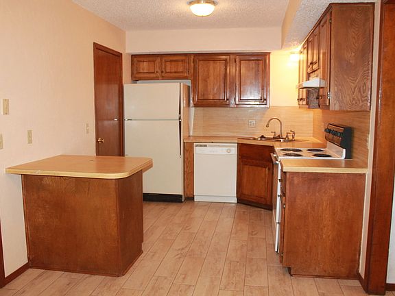 4th image of 1120 Tall Oaks Dr