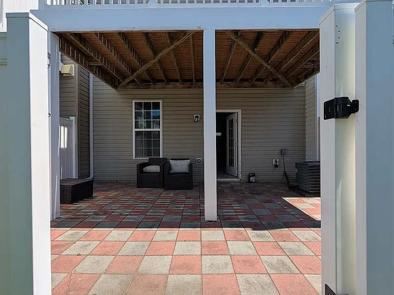 7821 Taggart Ct — Photo 23