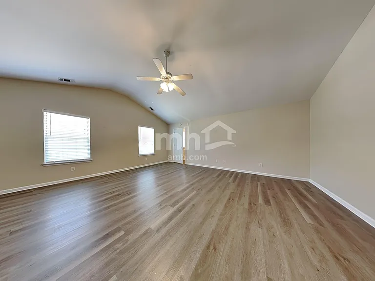 38 Lake Shore Blvd — Photo 10